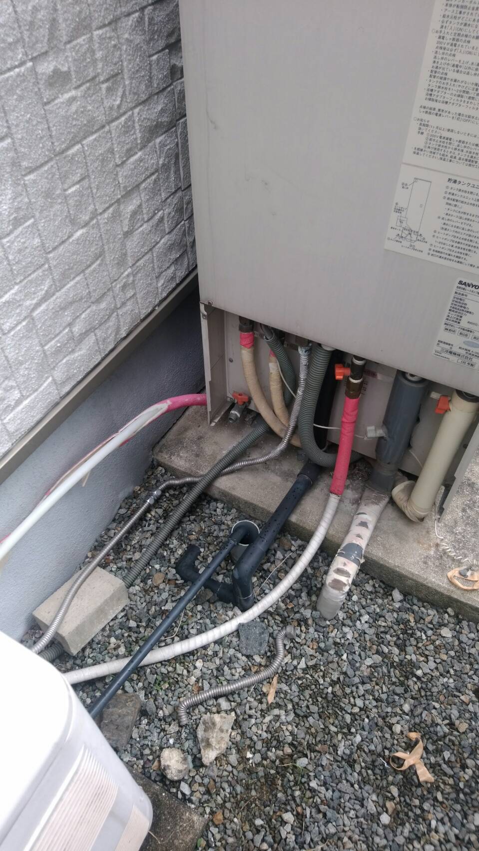 給湯器からの水漏れ 修理 姫路市 給湯器トラブル 姫路給湯器交換センターライフテックサービス 施工事例